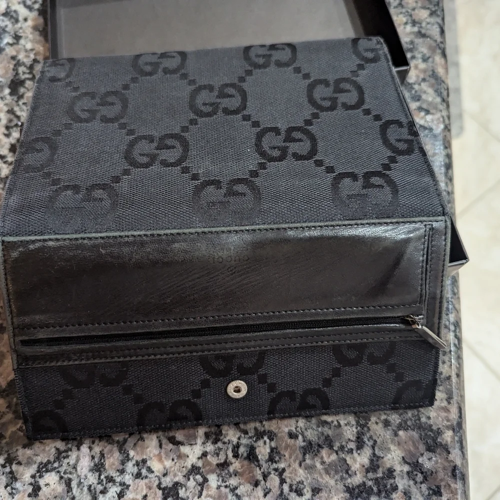 Gucci Black wallet with box